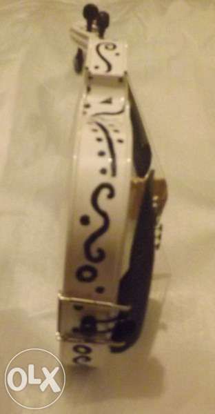 Violino de madeira de cor branca 4/4 lisos ou decorados. Novos