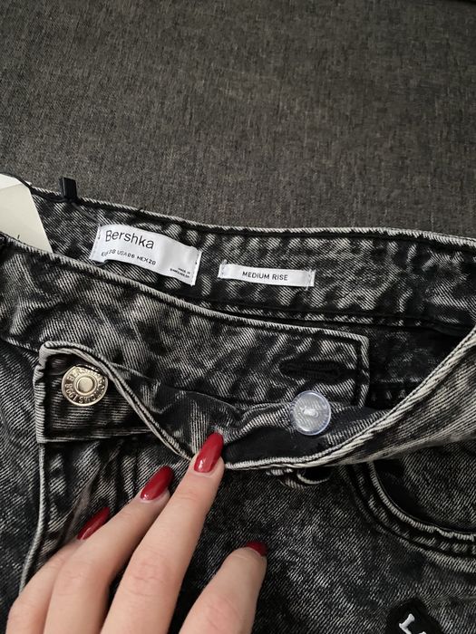 Spodenki z haftem naszywkami bershka M nowe szorty sredni stan