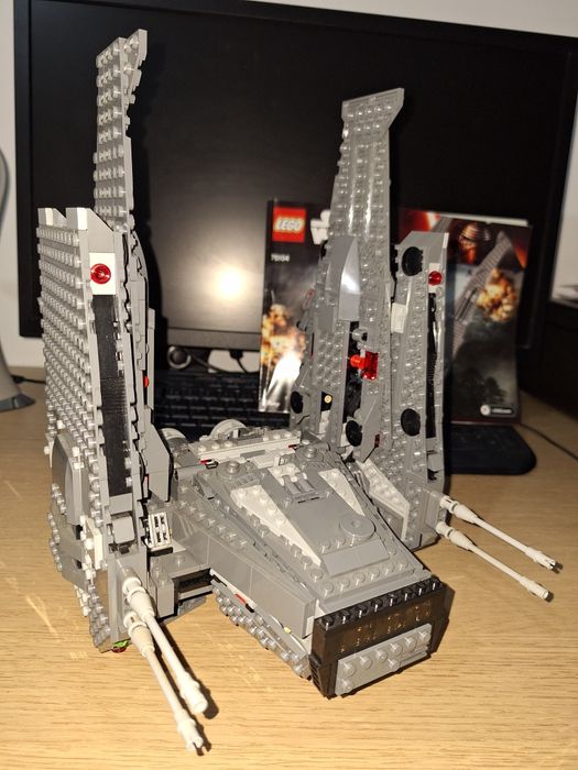 Lego Star Wars Kylo Ren's Command Shuttle 75104