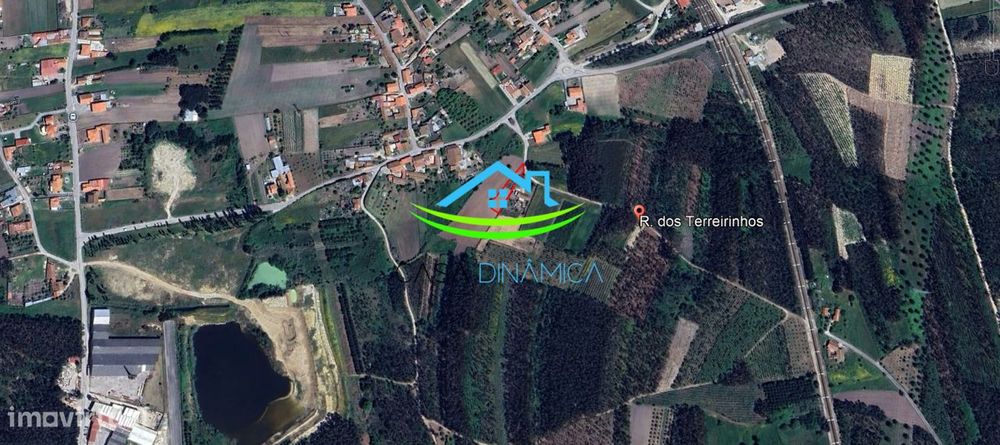 Casa para Recuperar com Eira e Terreno – Carriço, Pombal