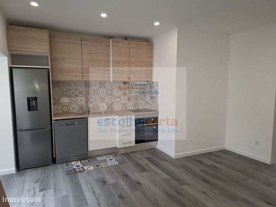 OPORTUNIDADE! ApartamentoT2 Remodelado na Baixa da Banheira — Barreiro E Lavradio, Setúbal