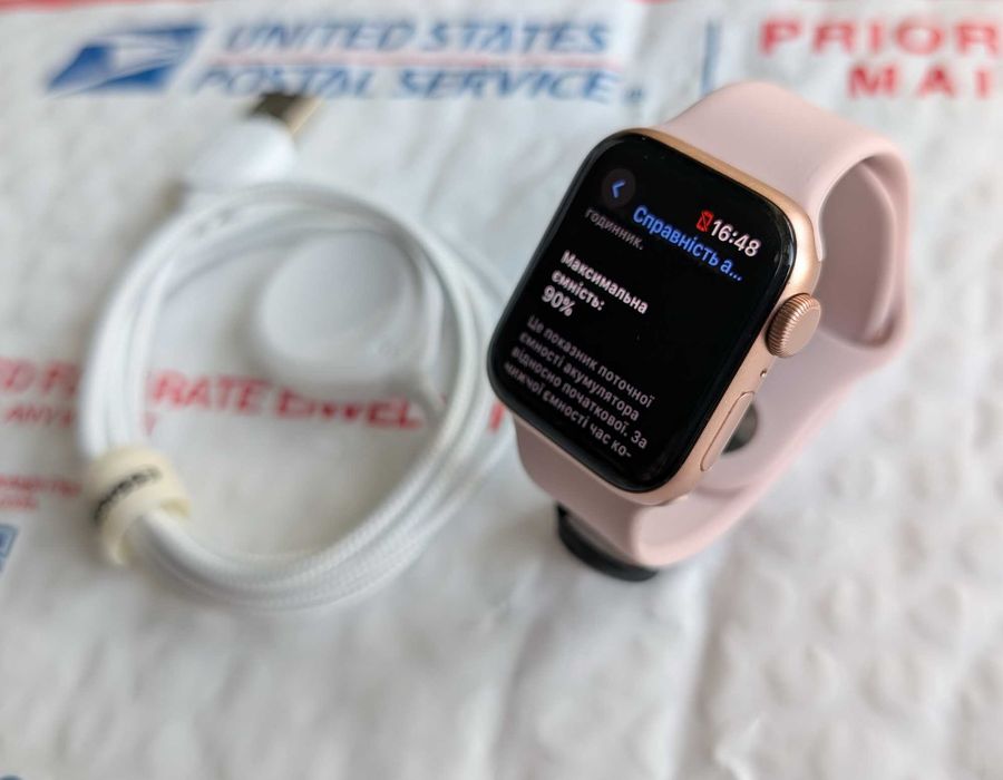 Гарний стан, все працює з США Apple Watch se 40 mm GOLD батарея 90%