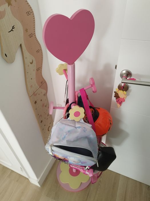 Cabide e cadeira de criança