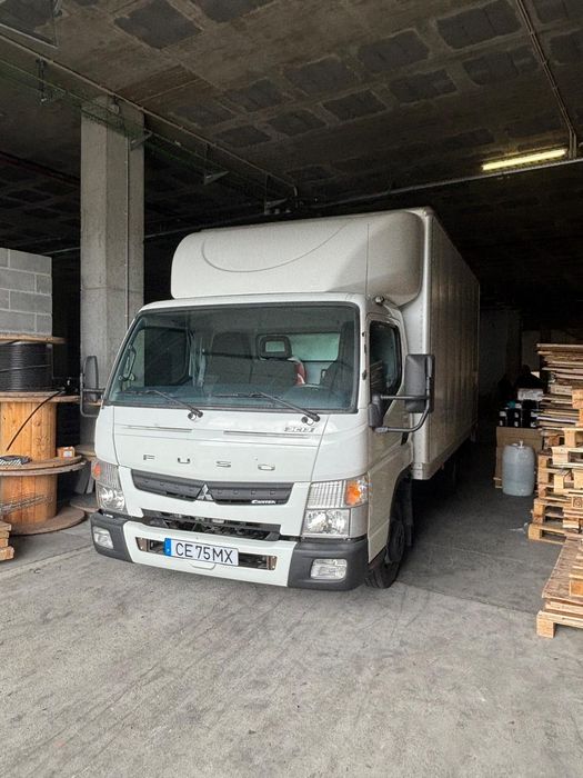 Mitsubishi fuso com plataforma