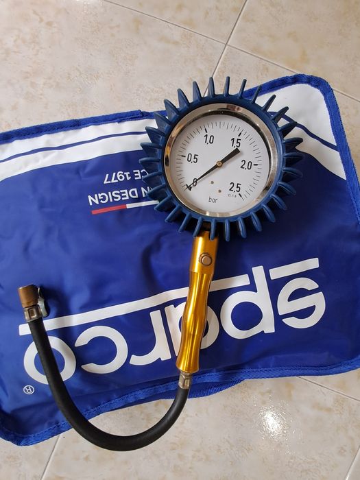 Medidor pressão pneus