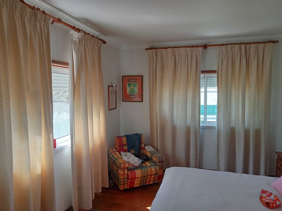 Conjunto de cortinados em excelente estado