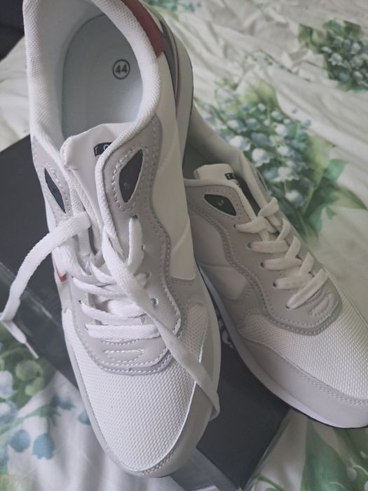 Śliczne buty sportowe rozm 43