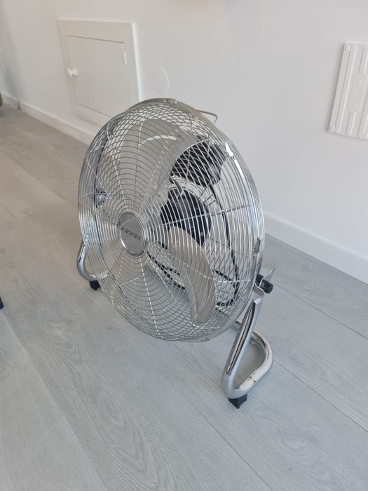 Ventoinha de chão Jocel