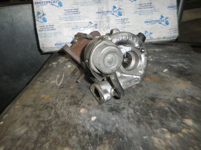 Turbo / compressor NISSAN Almera Tino (V10)