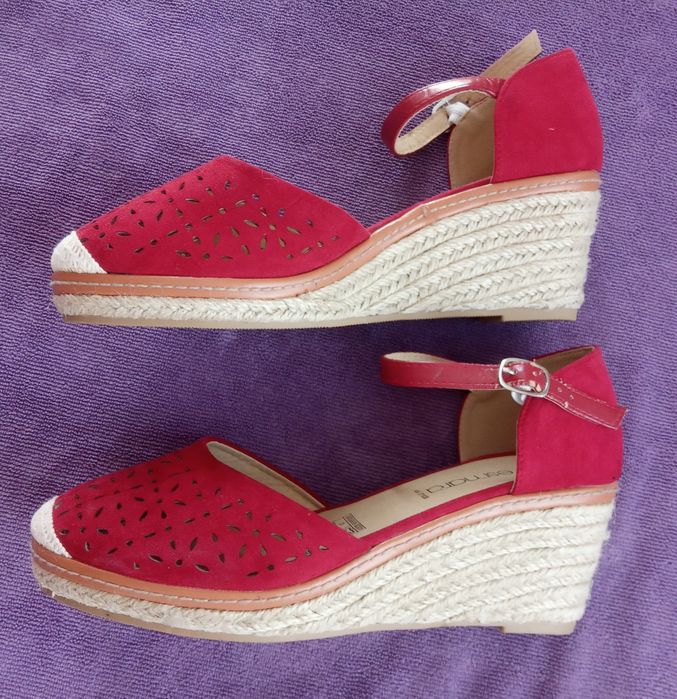 Sandały na koturnie bordowe 40