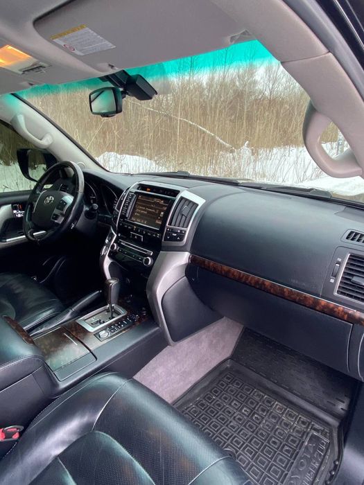 Toyota land cruiser 200