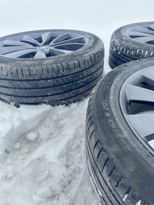 Продам диски та резину R 20 tesla Y , 3