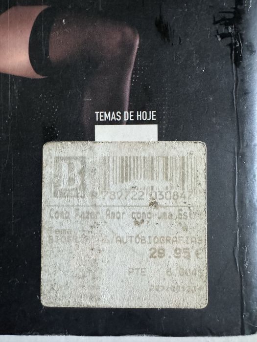 Vendo livro “fazer amor como uma estrela porn*’