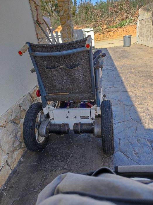 Vendo cadeira de rodas usada Suzuki