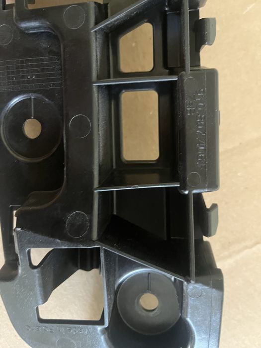 Кронштейн бампера . Porsche Cayenne. 9YO.807.484.E.    9YO.807.406.E