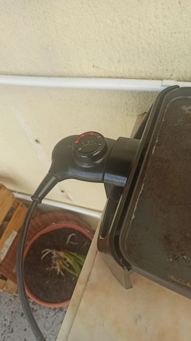 frigideira e grelhador de chapa