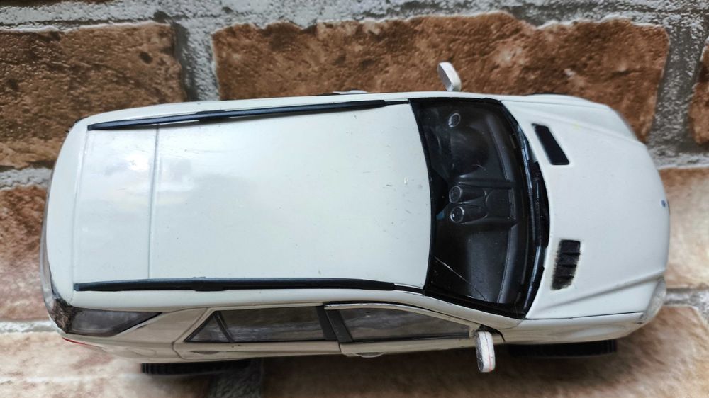 Машинка, іграшка Mercedes-Benz ML350 1:24 Welly