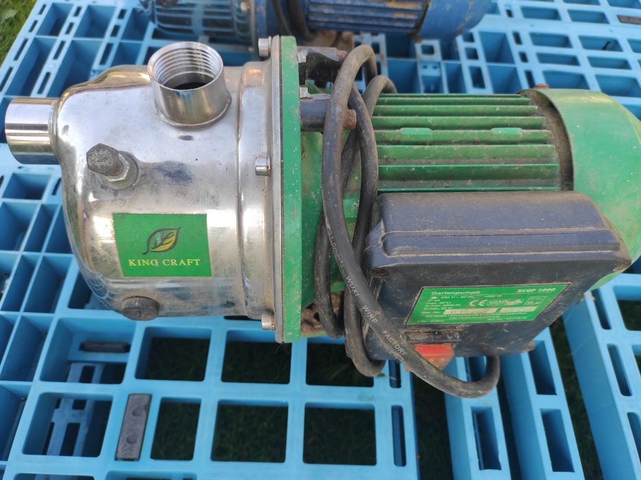 Dwie pompy do wody ogrodowe