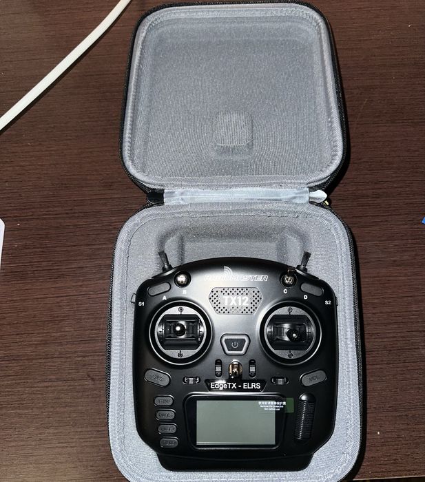 новий пульт Radiomaster tx12 elrs в кейсі