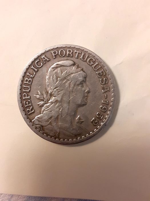 Moedas antigas de 1 escudo e 2,5 escudos