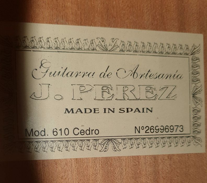 Hiszpańska gitara klasyczna Perez 610 Cedro (z wytwórni Alhambra)