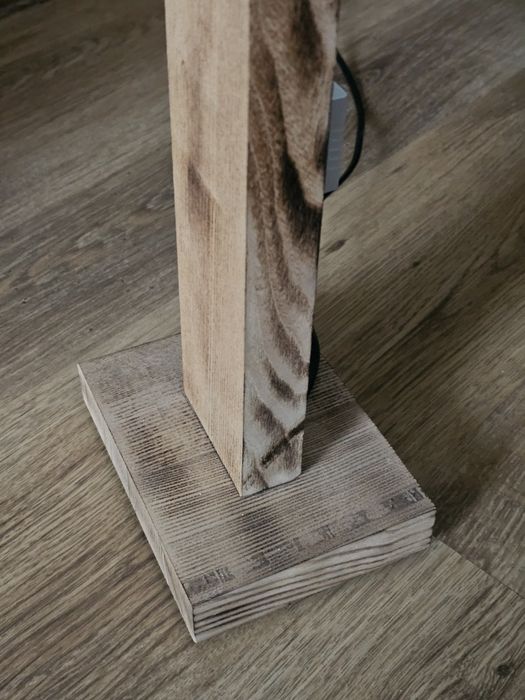 Stojąca drewniana lampa LED
