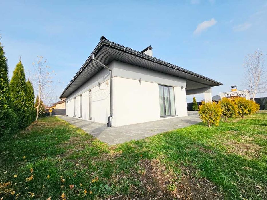 Продається новозбудований сучасний одноповерховий будинок з ремонтом.