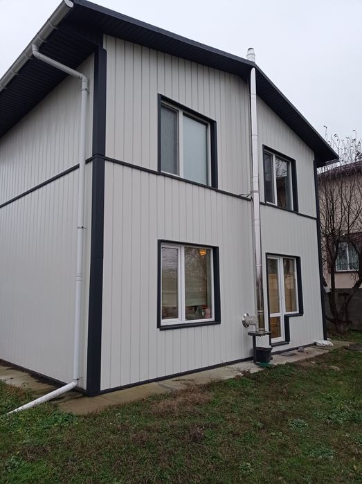 Новий будинок в передмісті Чернігова.