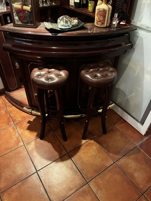 Bar de canto em madeira + 2 bancos