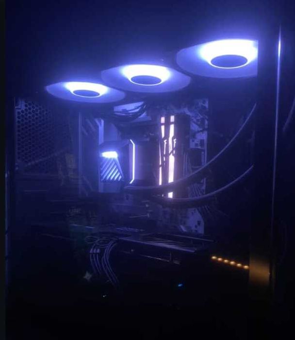 PC Gaming High-End RX 9070 XT + Ryzen 7 9700X | 4K/1440p | Como Novo