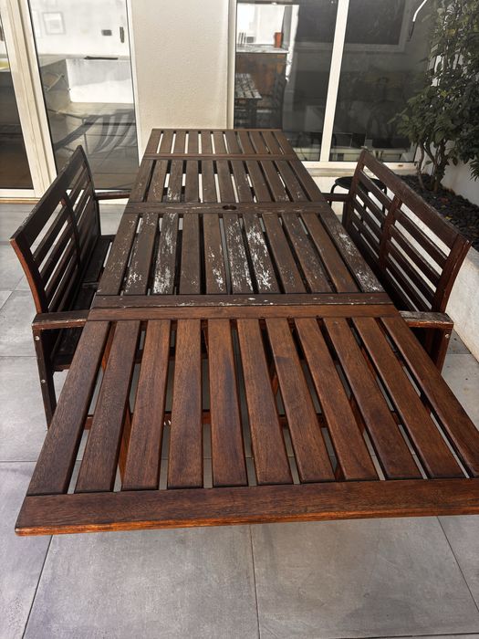 Conjunto mesa e bancos de jardim