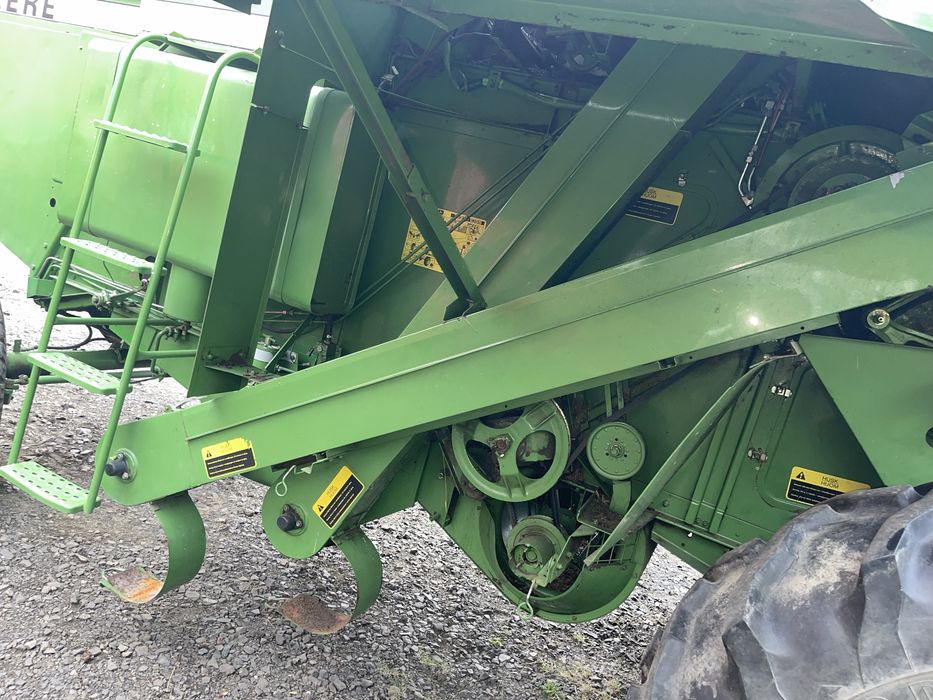 Комбайн John Deere 1055