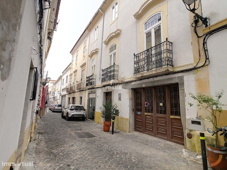 Descubra esta Oportunidade Única no Coração de Elvas!