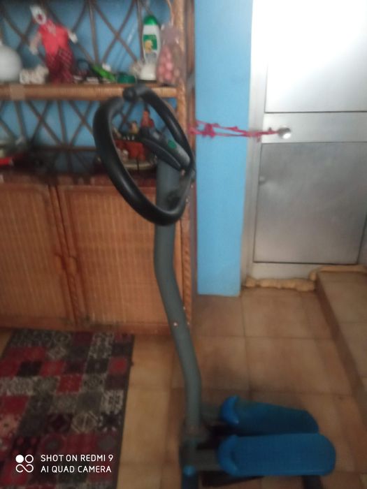 Pedaleira pára exercitar músculos das pernas