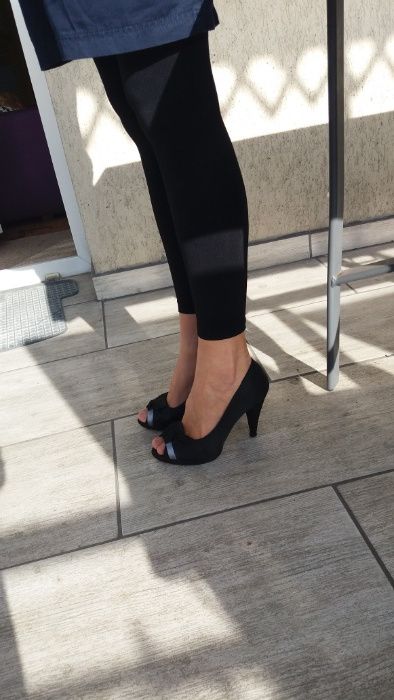 Eleganckie Czółenka 24,5 cm, 38 czarno- popielate na obcasie, jedwabne