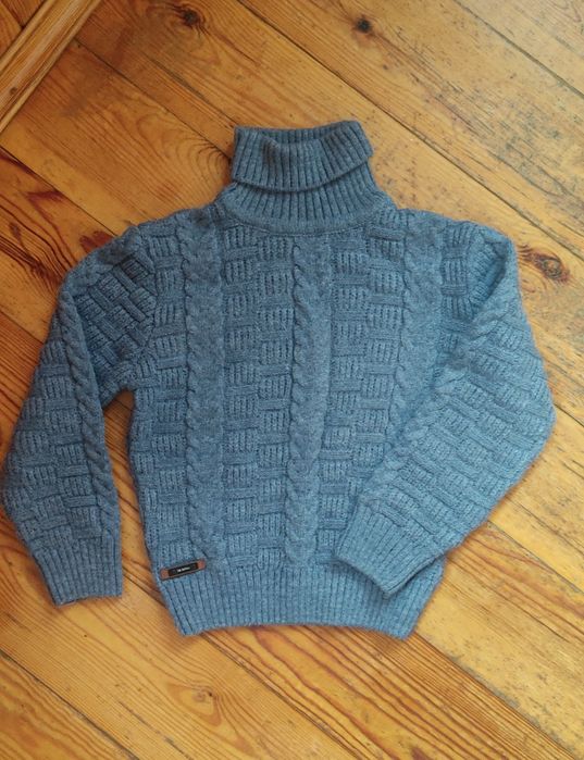 В'язаний светр теплий