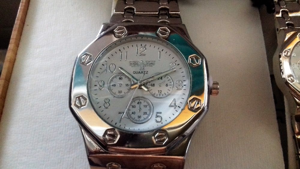 2 Relógios rigorosamente NOVOS (na caixa original)