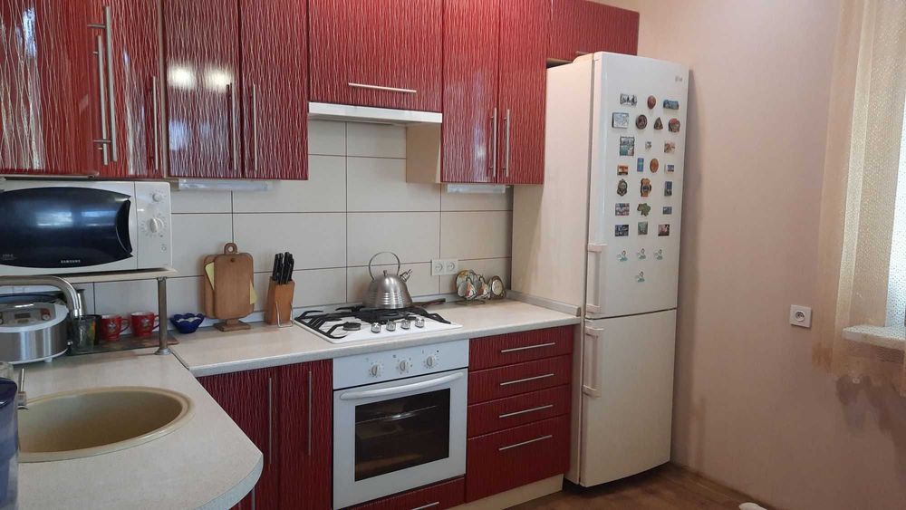 Продається двоповерховий будинок.