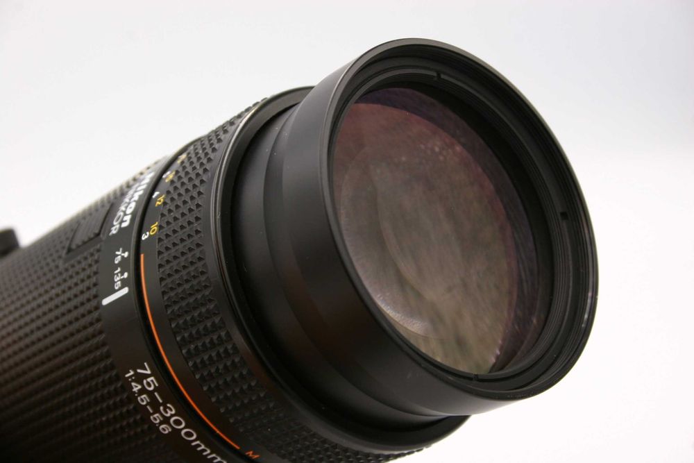 Nikon nikkor AF 75-300 4.5-5.6