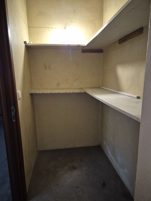 Arrecadação / mini armazém/ box/ arrumos rua Diogo de Silves