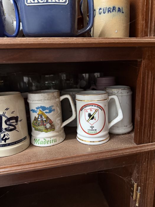 Colecção de Canecas, Cinzeiros, Copos e Chávenas de café