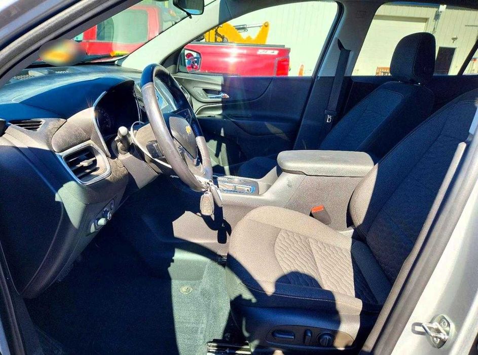 2021 Chevrolet Equinox LT &