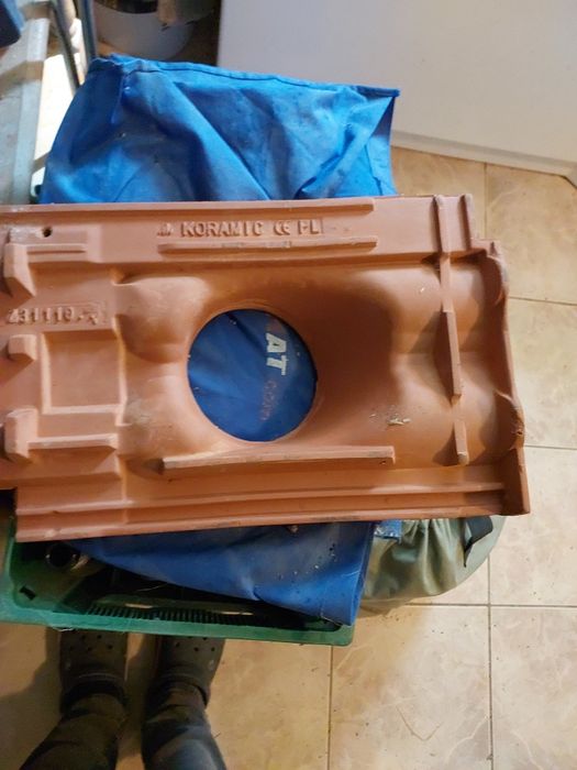 Sprzedam kominek ceramiczny nowy razem dachówką do dachówki marsylki