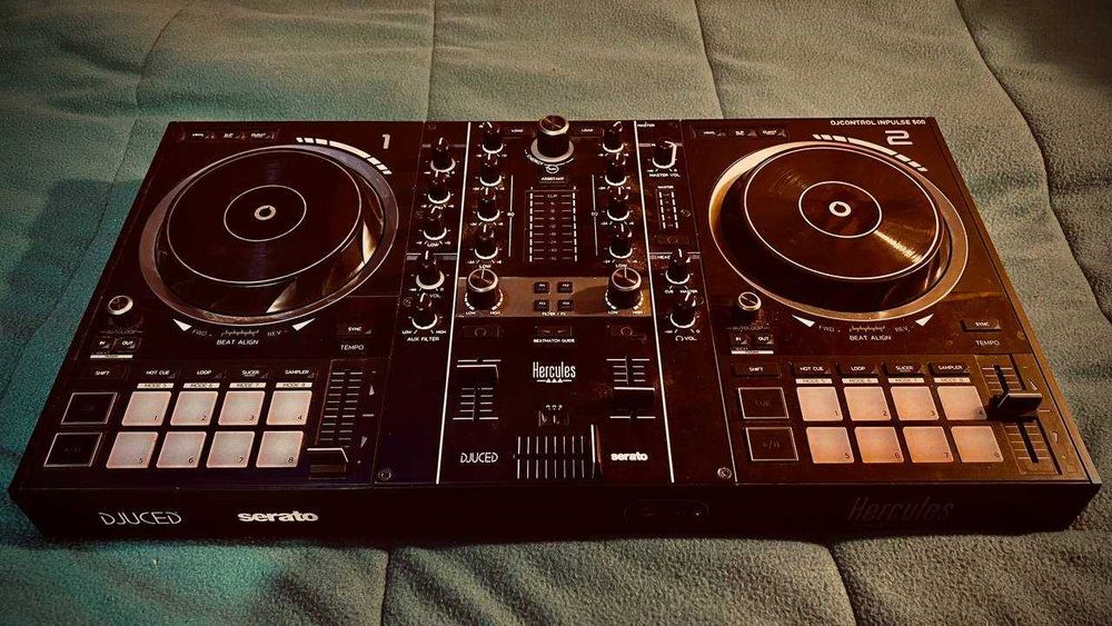 Controladora DJ Hercules Inpulse 500