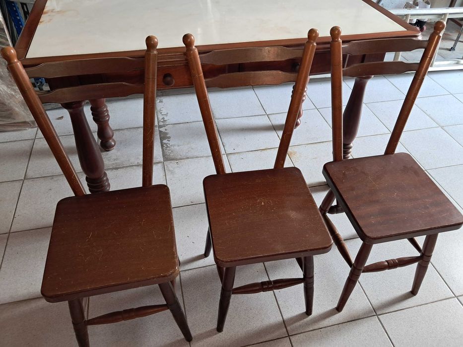 Mesa Cozinha + 3 cadeiras