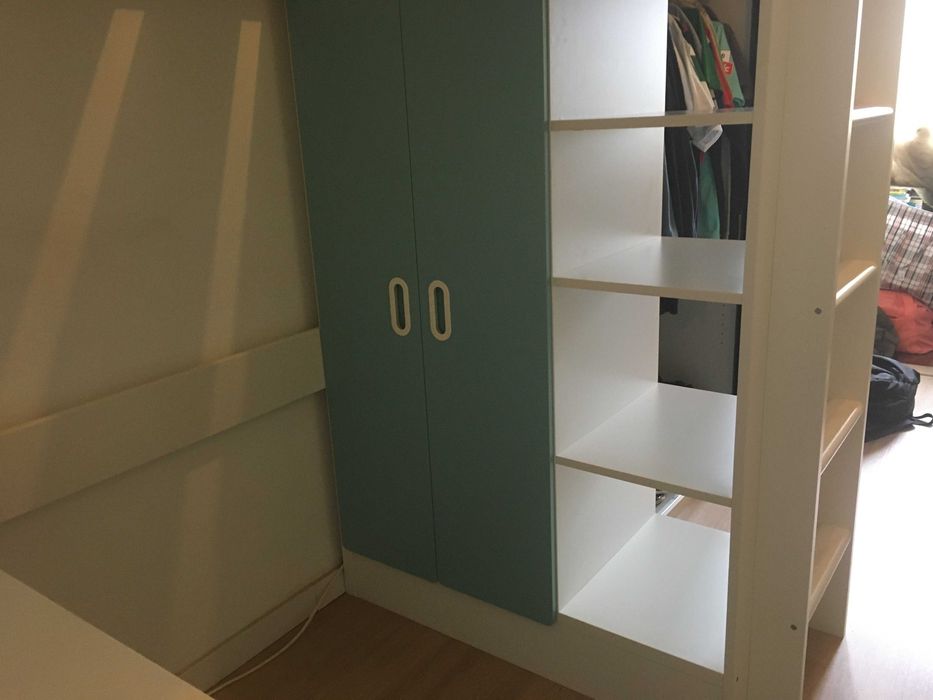 Cama Alta IKEA STUVA com Secretária, 4 Gavetas e Roupeiro – Branca