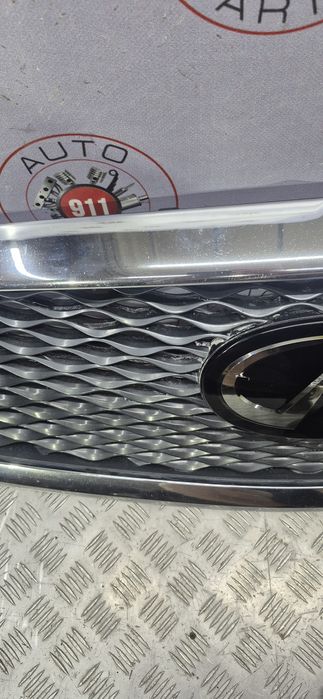 Решітка радіатора з емблемою на Infiniti Q60 2017-2022