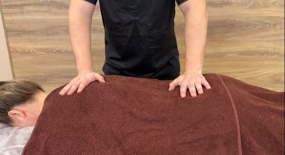 Масаж через одяг,покривало.