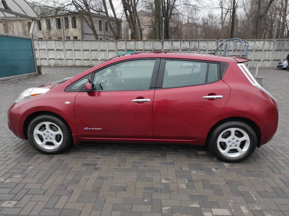Оренда електромобіля Nissan Leaf 40kWt