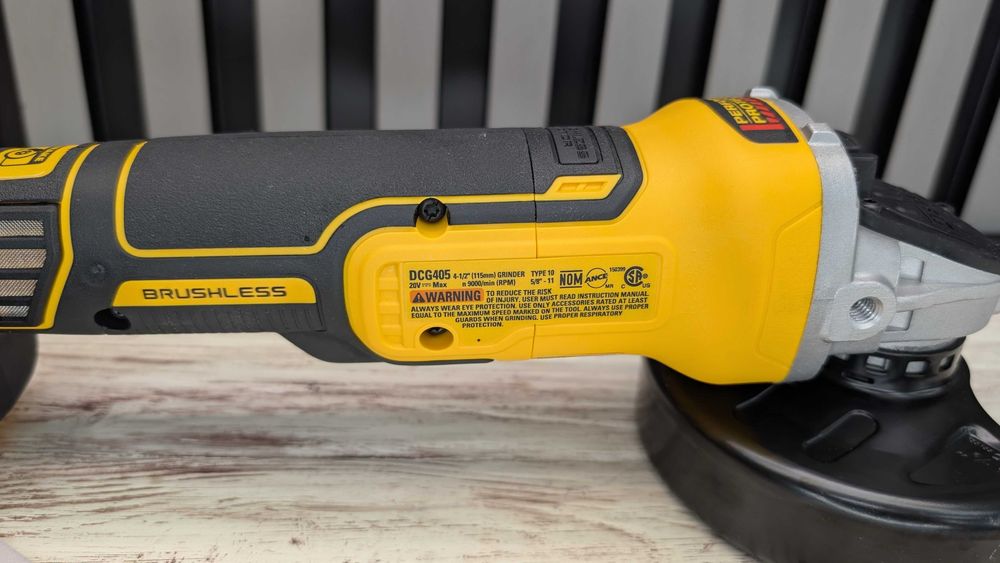 Болгарка КШМ Бесщіточна DeWalt DCG405 (Refurbished)
